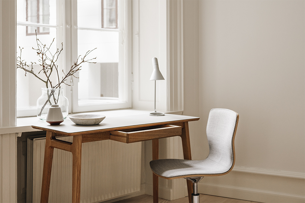 Magnus Olesen, Freya Desk
