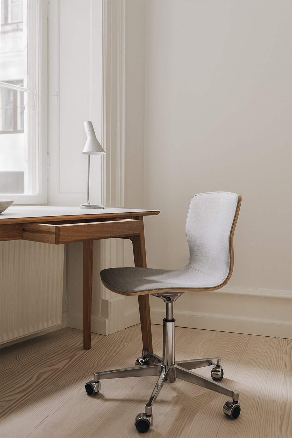 Magnus Olesen, Freya Desk